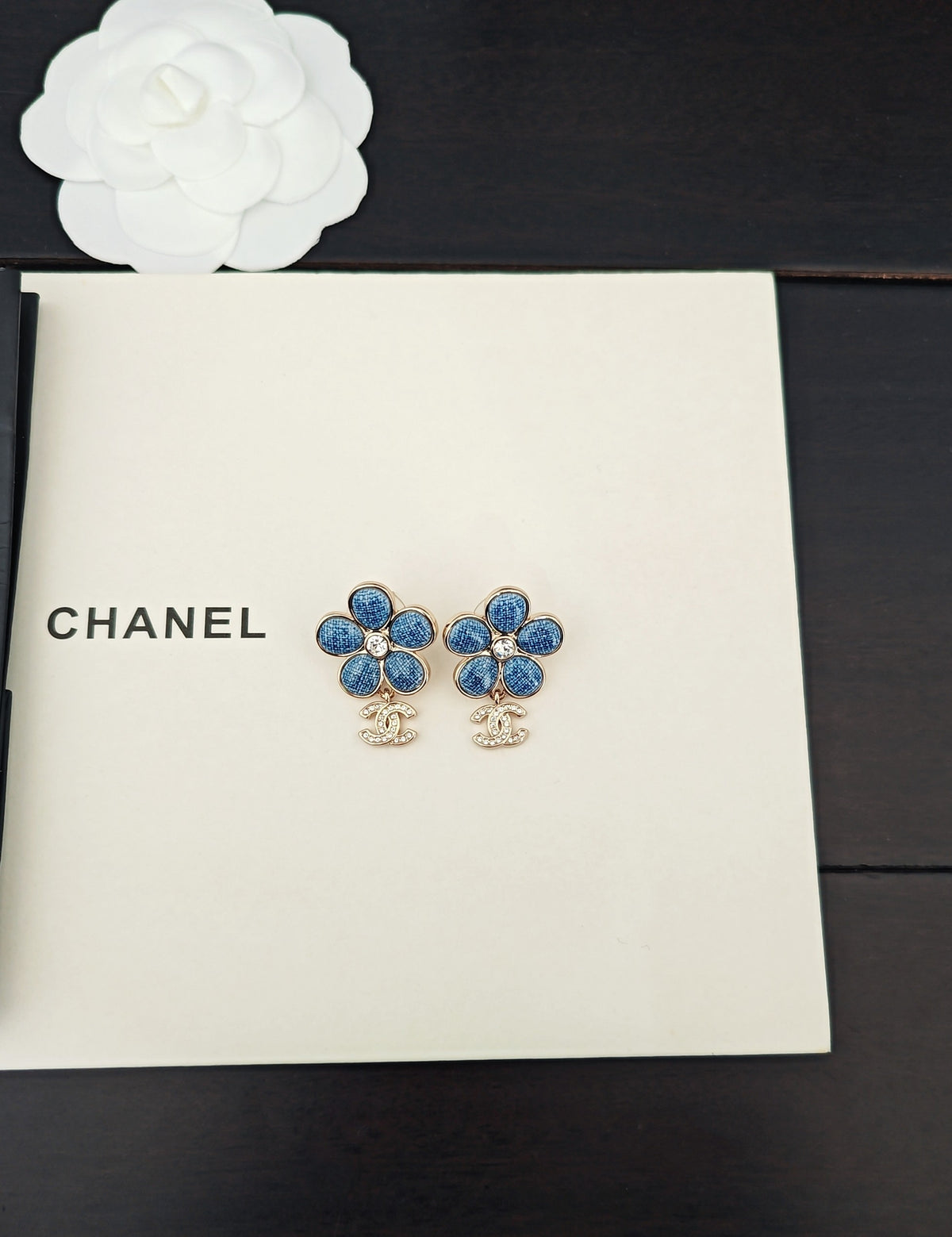 Floral Statement Earrings in Gold-Tone – Blue Detail close-up detail