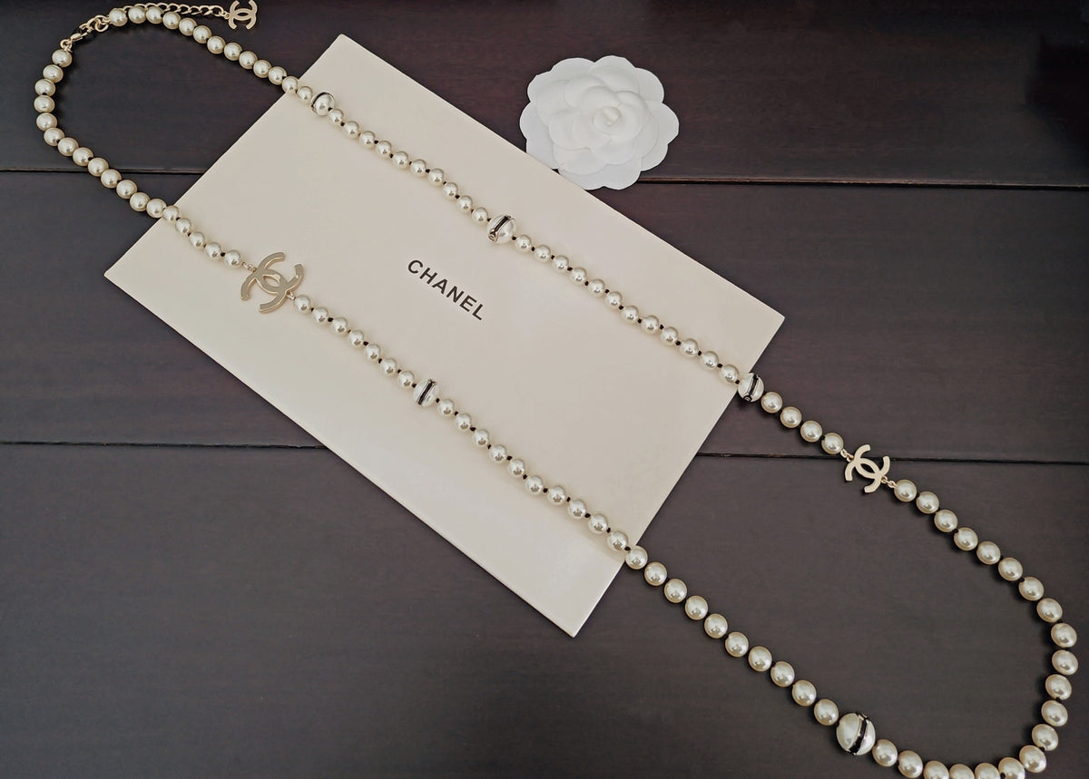 Pearl Pearl-Detail Pendant Necklace – Pearl Detail – Design 067 detail view