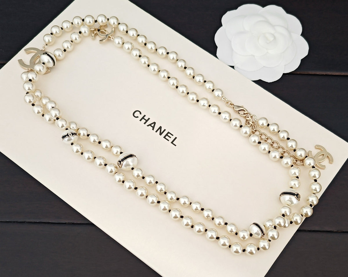 Pearl Pearl-Detail Pendant Necklace – Pearl Detail – Design 067 side detail