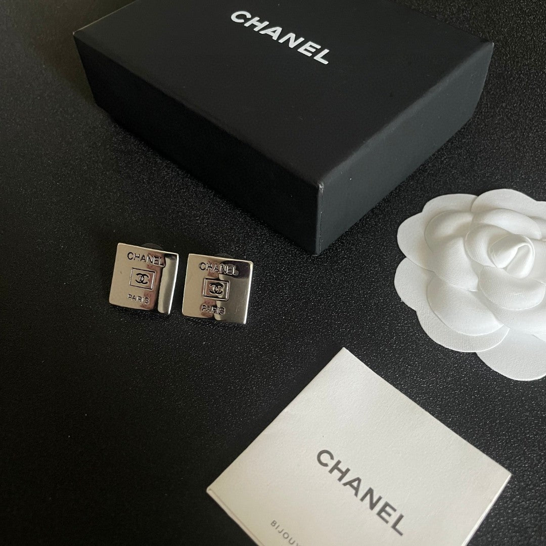 Double-C Emblem Stud Earrings in Polished Metal-Tone – Design 253 close-up detail