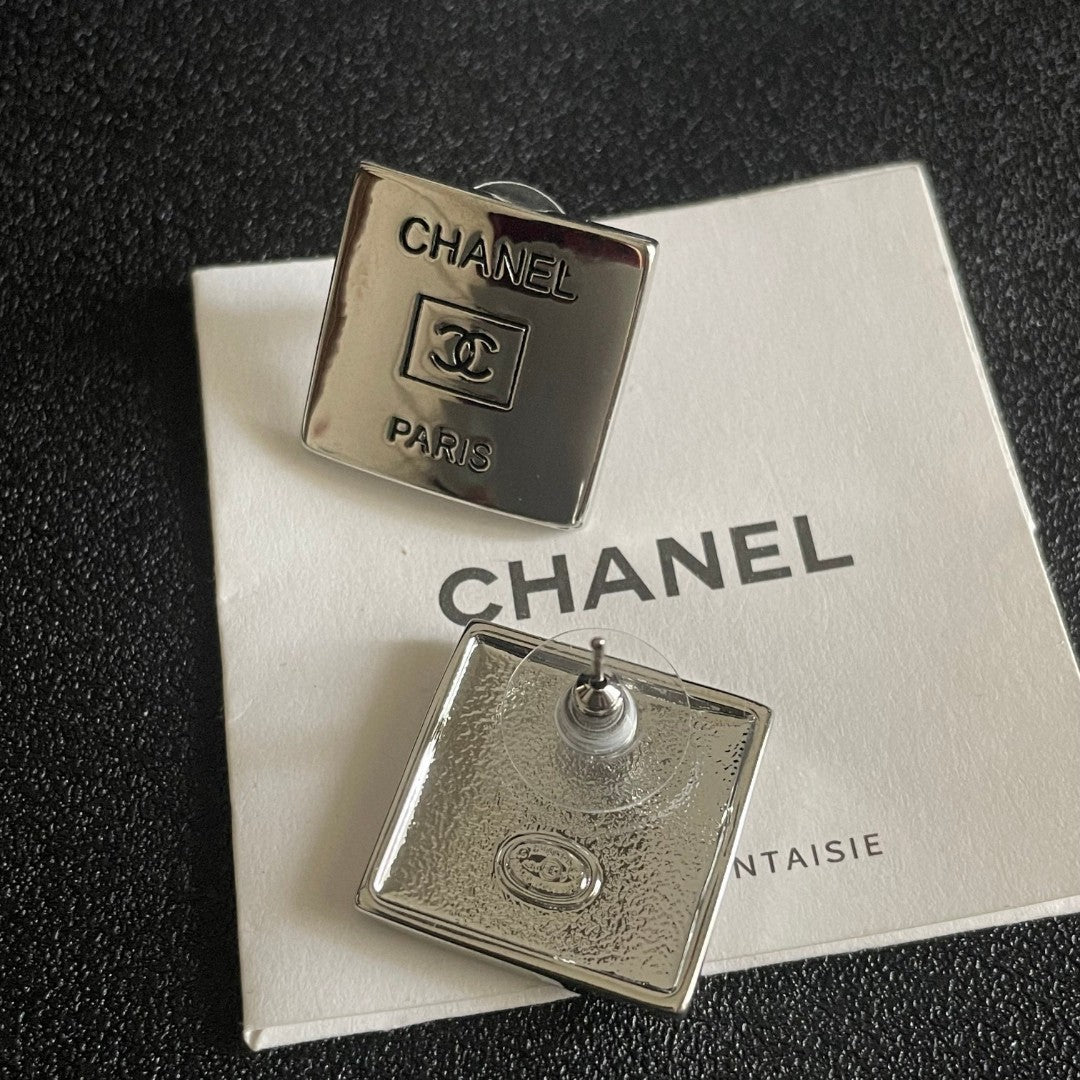 Double-C Emblem Stud Earrings in Polished Metal-Tone – Design 253 main product view