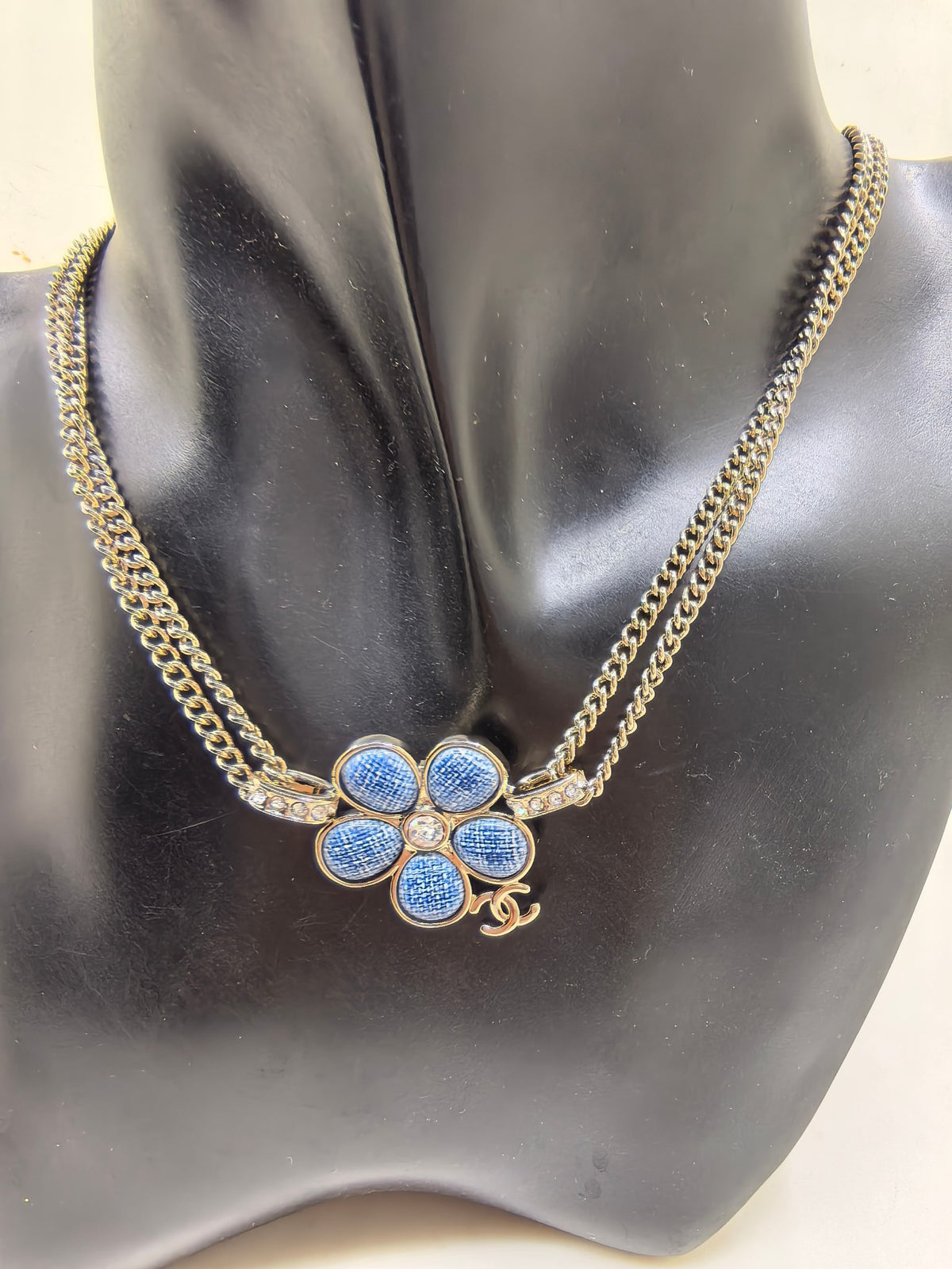 Floral Pendant Necklace in Gold-Tone – Blue Detail – Design 002 front product view