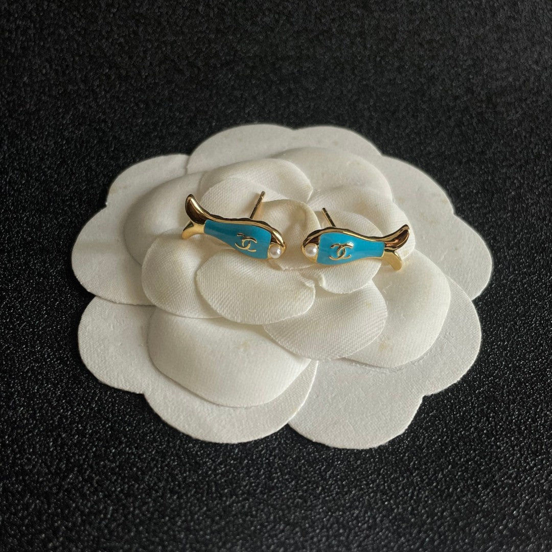 Double-C Emblem Stud Earrings in Polished Metal-Tone – Design 412 detail view