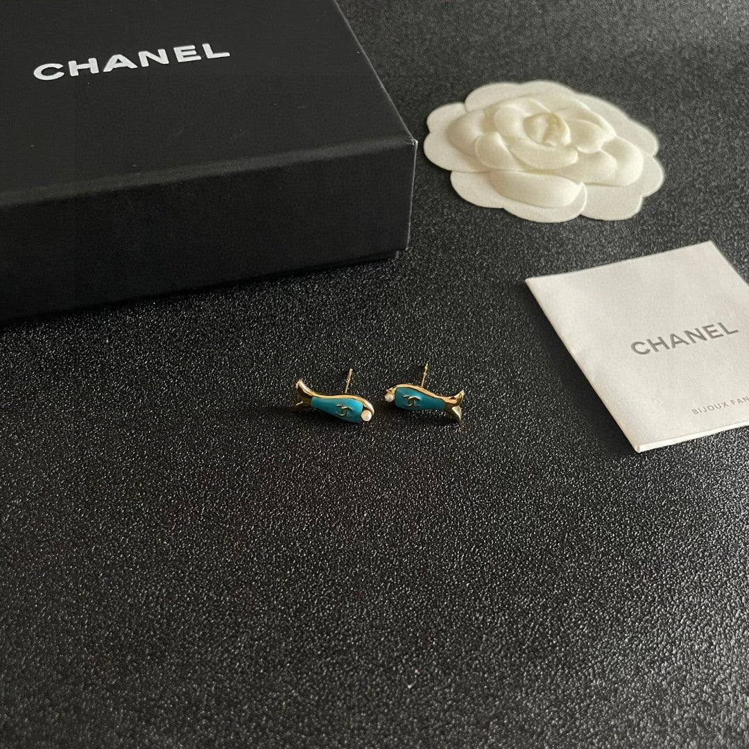 Double-C Emblem Stud Earrings in Polished Metal-Tone – Design 412 styled product view
