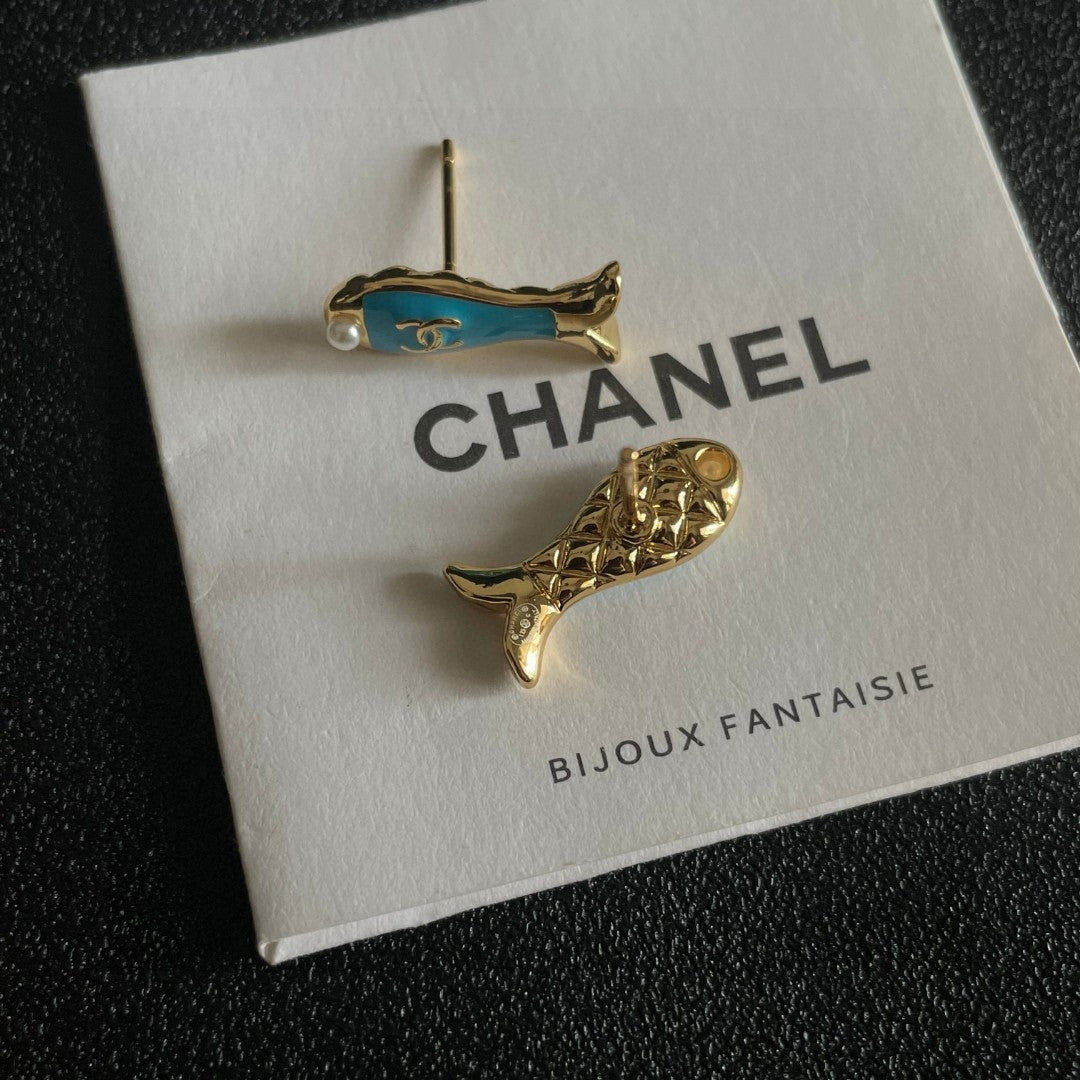 Double-C Emblem Stud Earrings in Polished Metal-Tone – Design 412 front product view