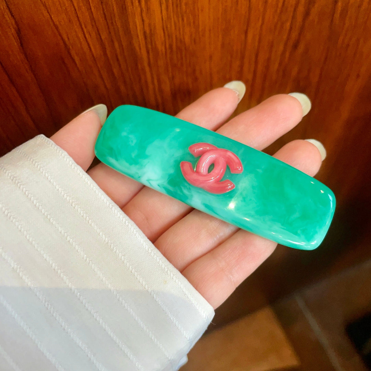 Double-C Emblem Hair Clip – Design 024 side detail