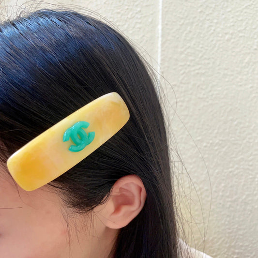 Double-C Emblem Hair Clip – Design 023 main product view