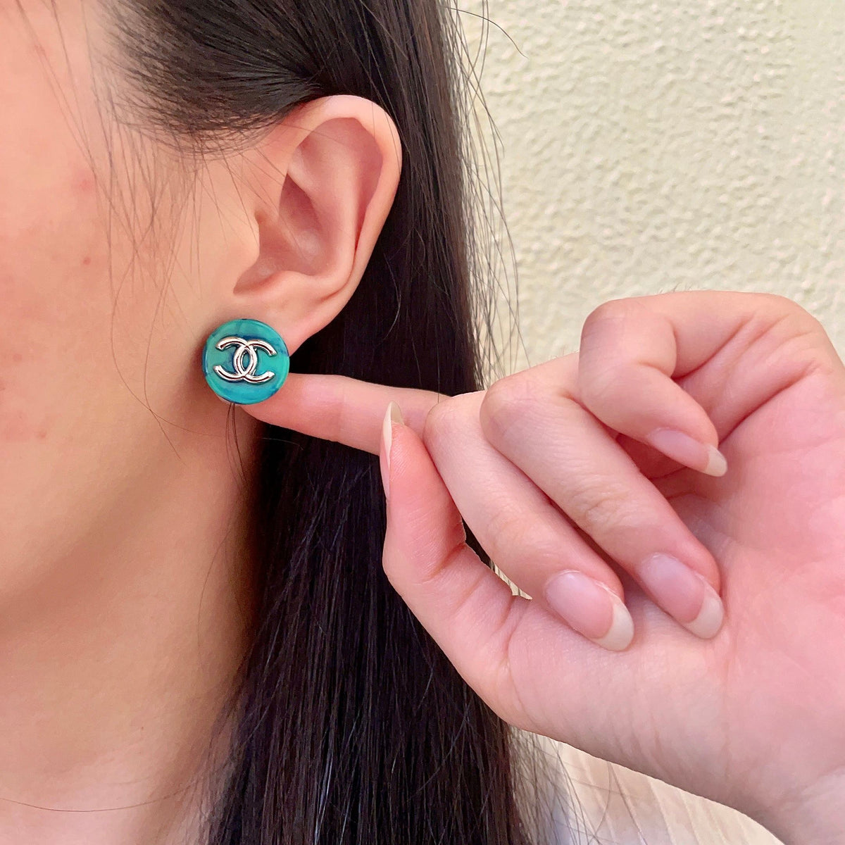 Double-C Emblem Stud Earrings in Polished Metal-Tone – Design 290 front product view