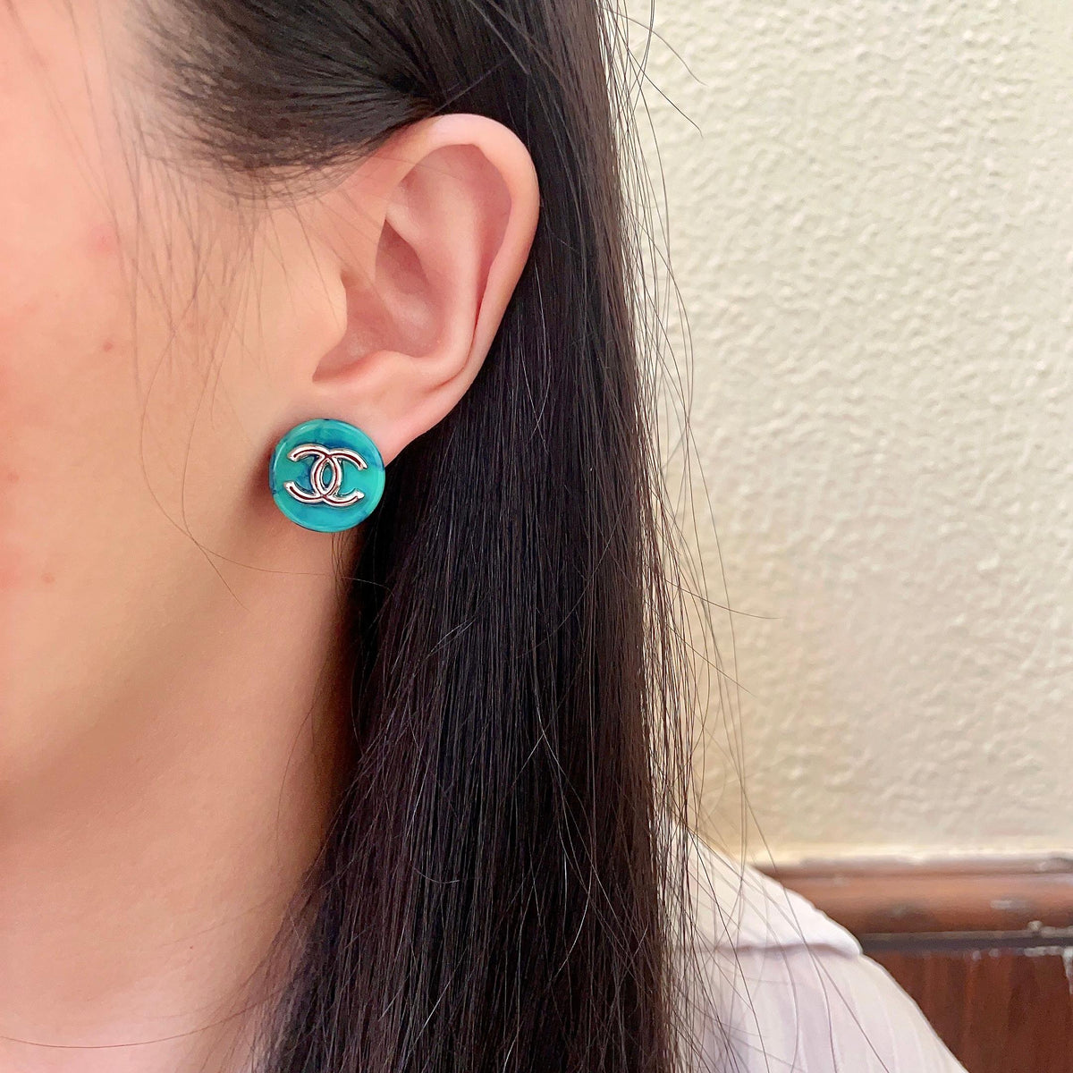 Double-C Emblem Stud Earrings in Polished Metal-Tone – Design 290 detail view