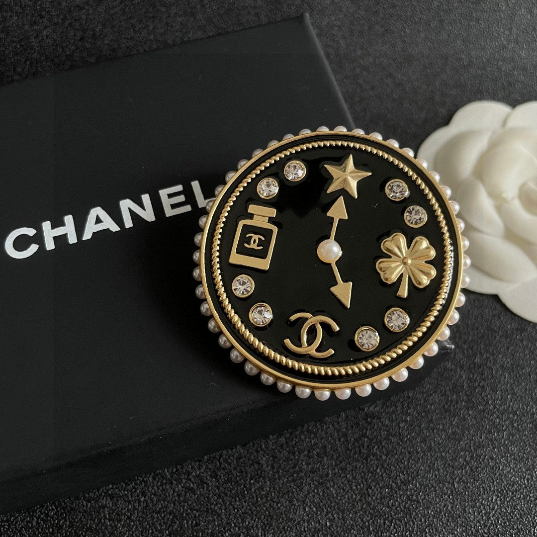 Double-C Emblem Brooch in Polished Metal-Tone – Design 003 detail view