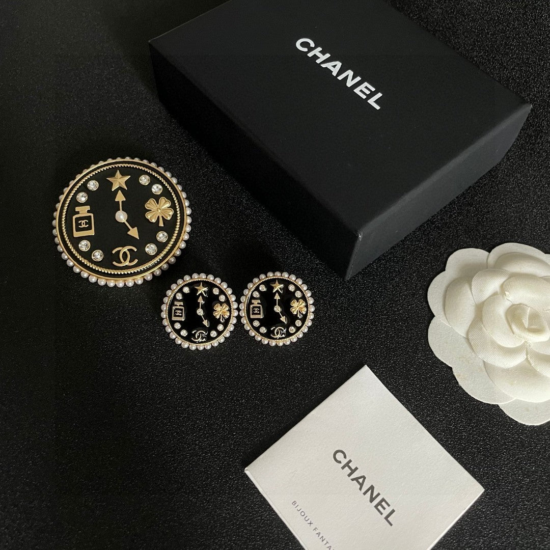 Double-C Emblem Stud Earrings in Polished Metal-Tone – Design 346 side detail