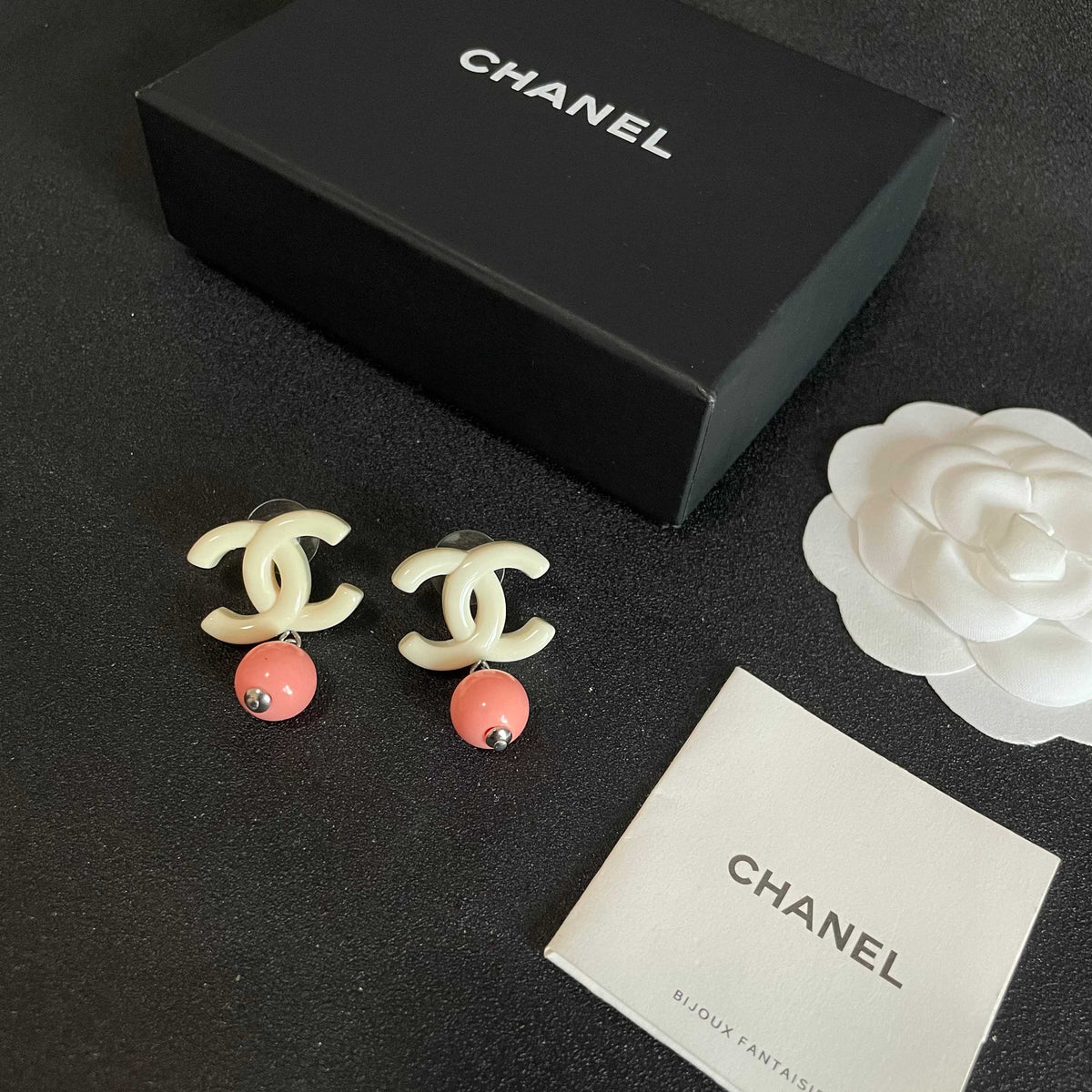 Double-C Emblem Pearl-Detail Statement Earrings – Pearl Detail – Design 004 close-up detail