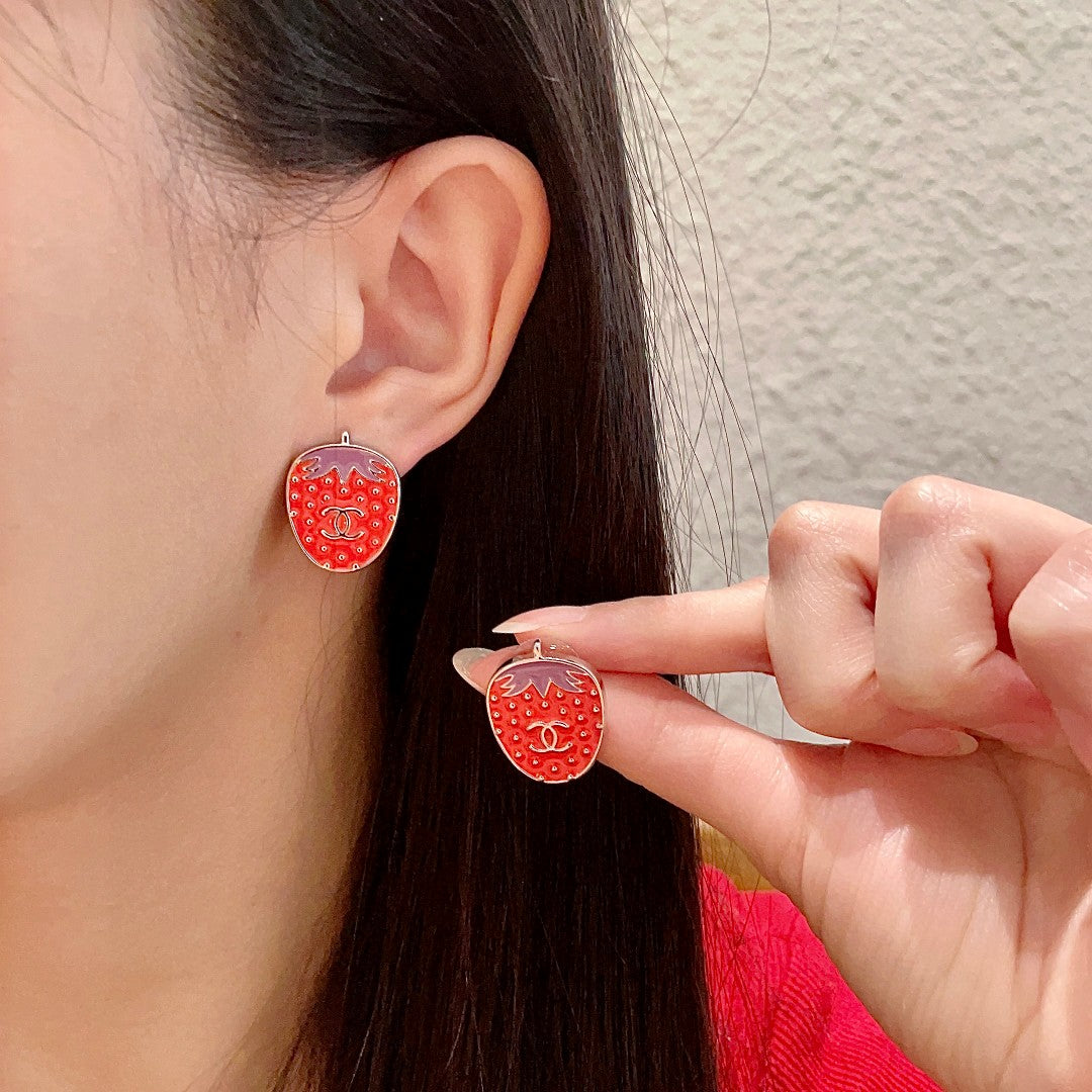 Double-C Emblem Stud Earrings in Polished Metal-Tone – Design 291 main product view