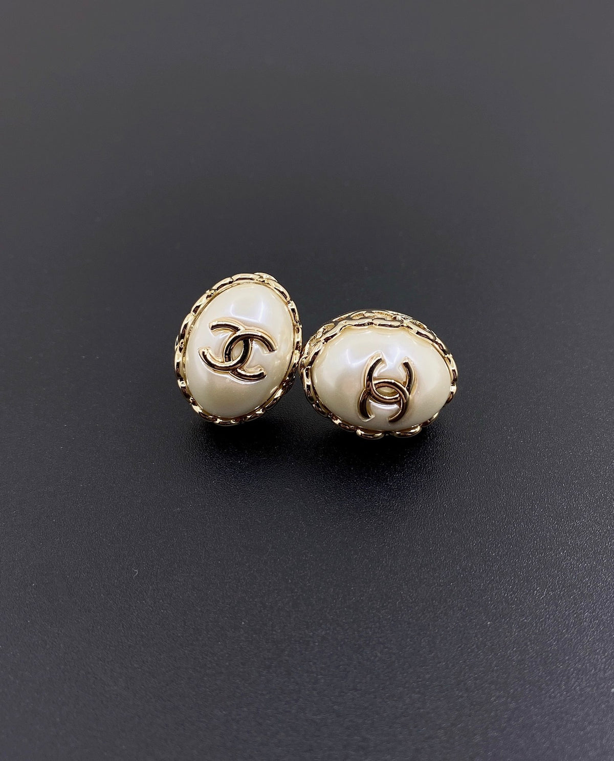 Pearl Pearl-Detail Stud Earrings – Pearl Detail – Design 004 main product view