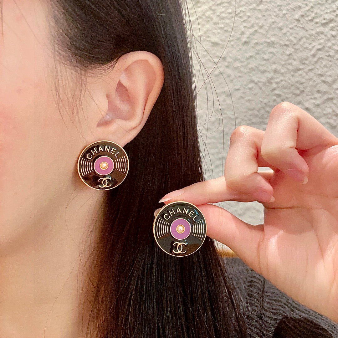 Double-C Emblem Stud Earrings in Polished Metal-Tone – Design 359 main product view