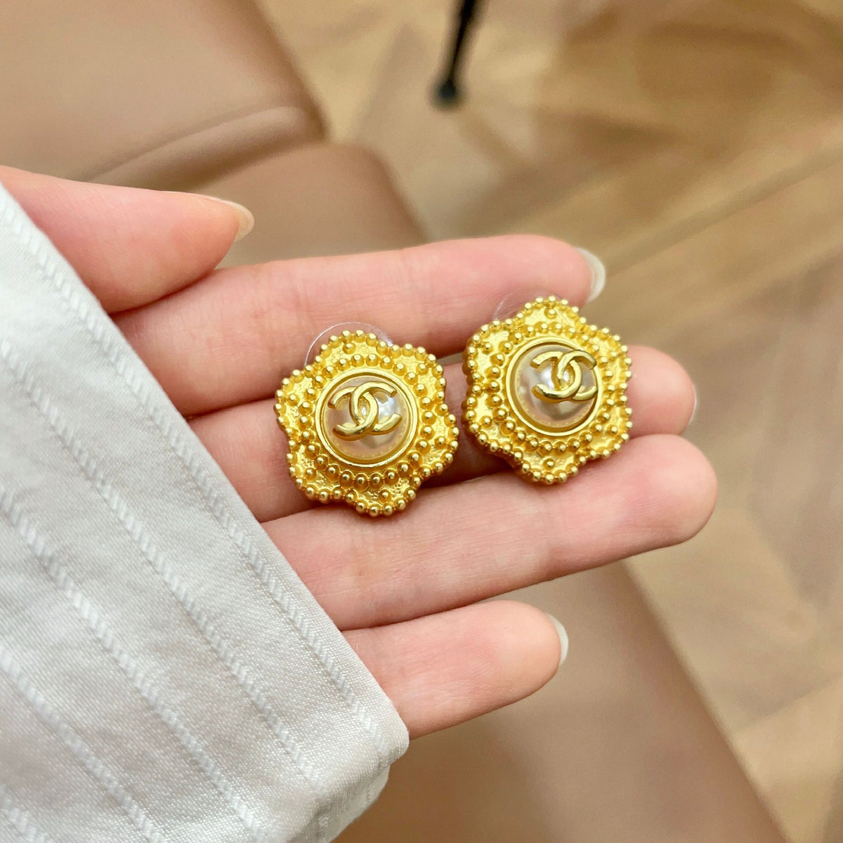 Double-C Emblem Stud Earrings in Polished Metal-Tone – Design 013 side detail