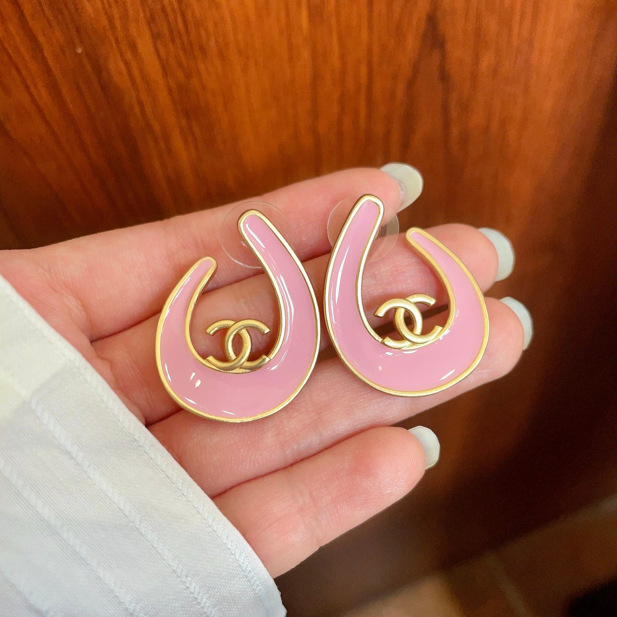 Double-C Emblem Stud Earrings in Polished Metal-Tone – Design 421 side detail