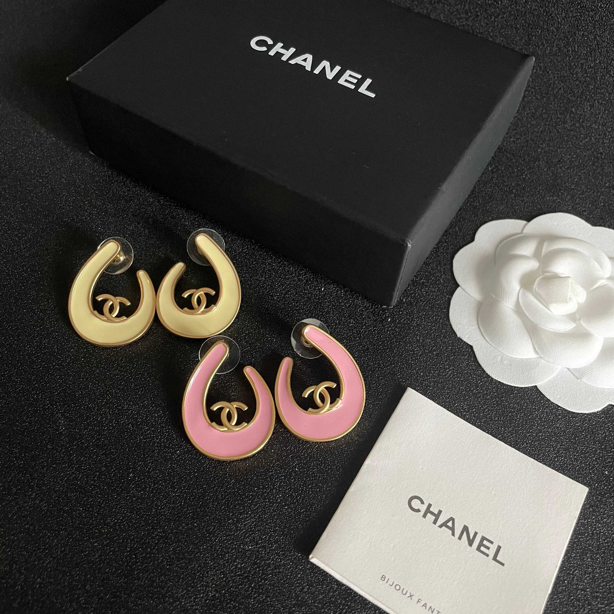 Double-C Emblem Stud Earrings in Polished Metal-Tone – Design 461 close-up detail