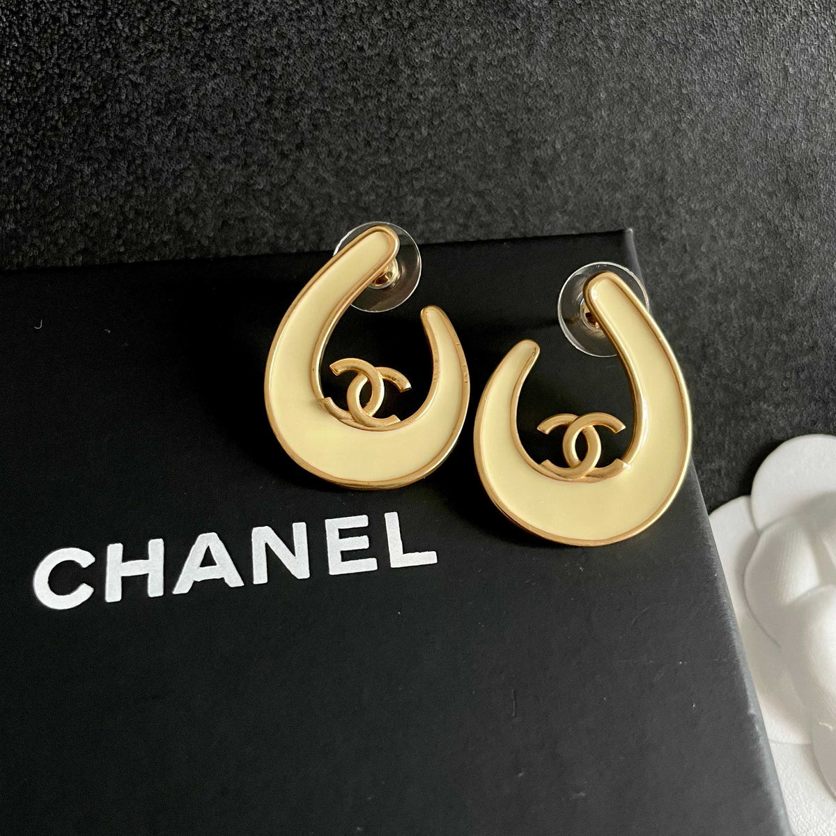 Double-C Emblem Stud Earrings in Polished Metal-Tone – Design 460 detail view