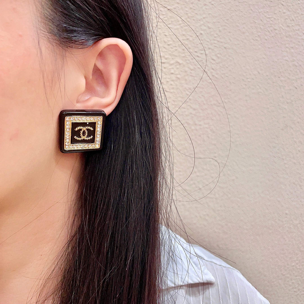 Double-C Emblem Stud Earrings in Polished Metal-Tone – Design 304 detail view