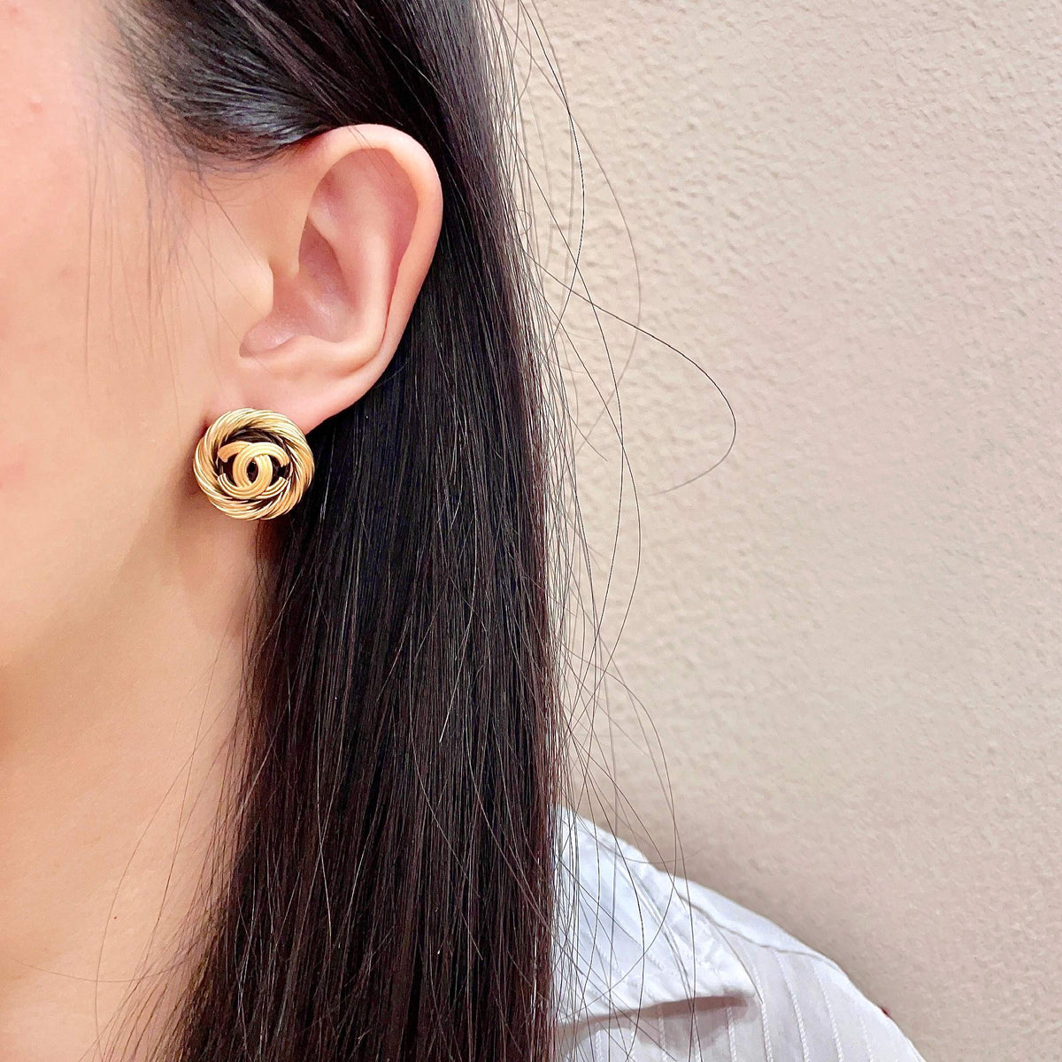 Double-C Emblem Stud Earrings in Polished Metal-Tone – Design 303 detail view