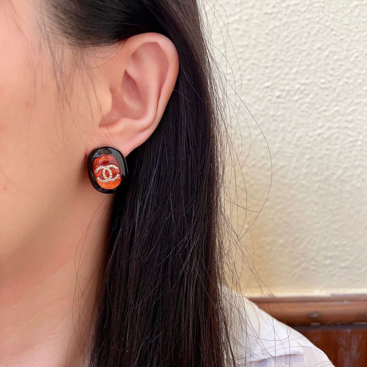 Double-C Emblem Stud Earrings in Polished Metal-Tone – Design 418 detail view