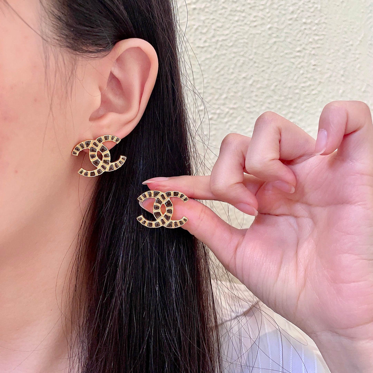 Double-C Emblem Stud Earrings in Polished Metal-Tone – Design 424 main product view