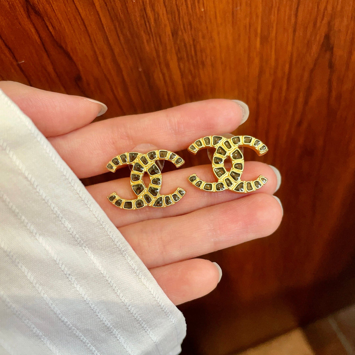 Double-C Emblem Stud Earrings in Polished Metal-Tone – Design 424 side detail