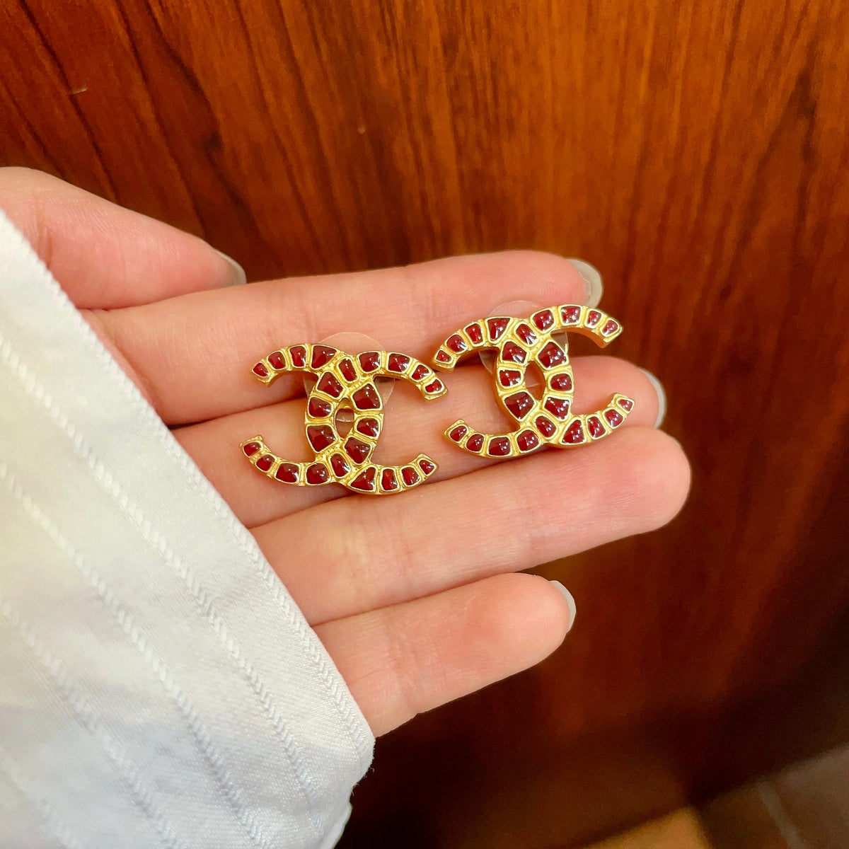 Double-C Emblem Stud Earrings in Polished Metal-Tone – Design 423 side detail