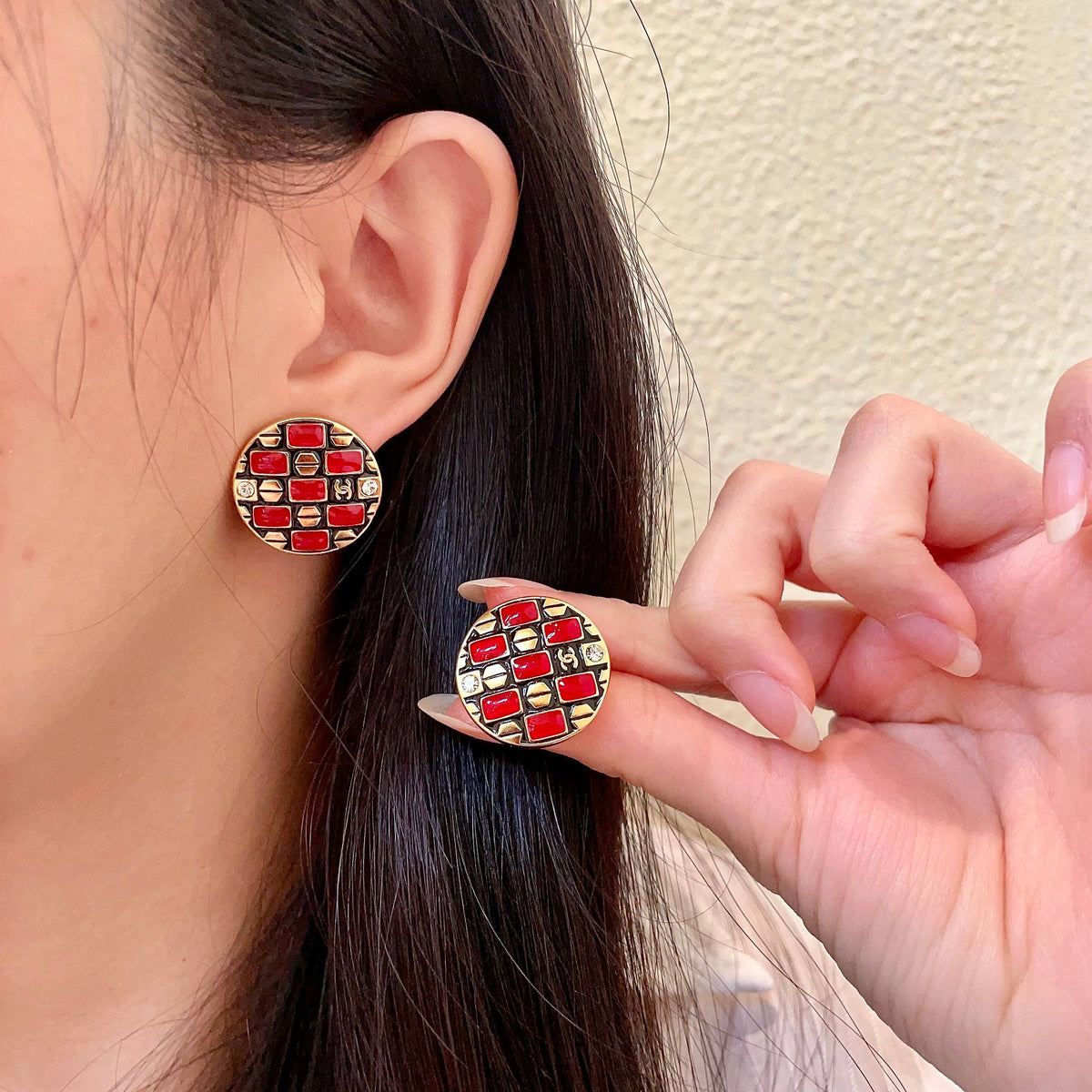 Double-C Emblem Stud Earrings in Polished Metal-Tone – Design 415 main product view