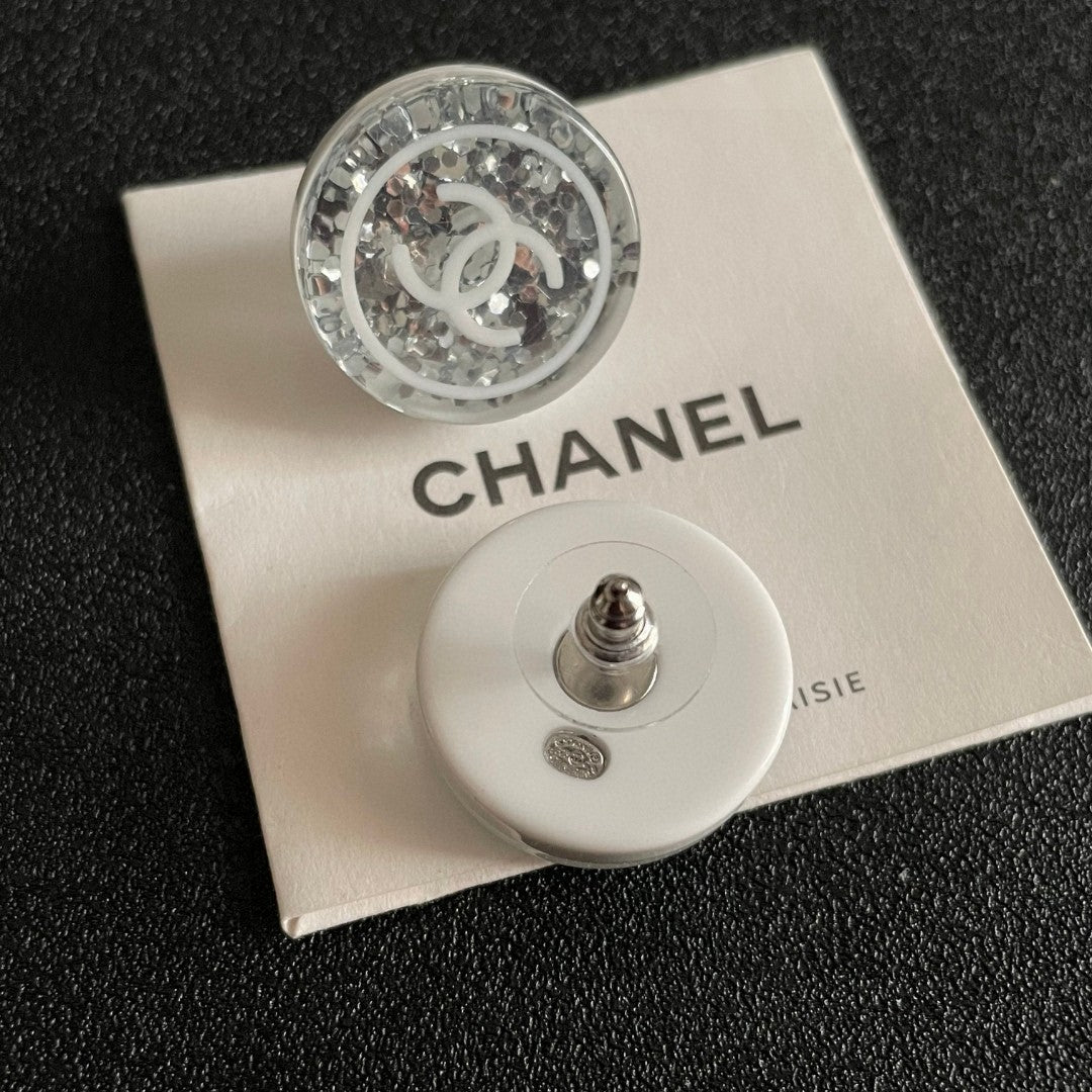 Double-C Emblem Stud Earrings in Polished Metal-Tone – Design 371 main product view