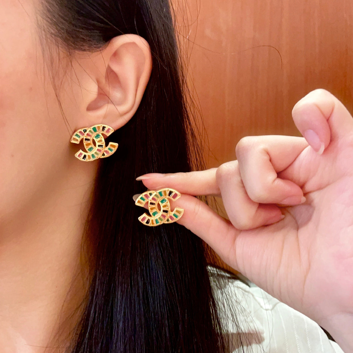 Double-C Emblem Stud Earrings in Polished Metal-Tone – Design 370 main product view