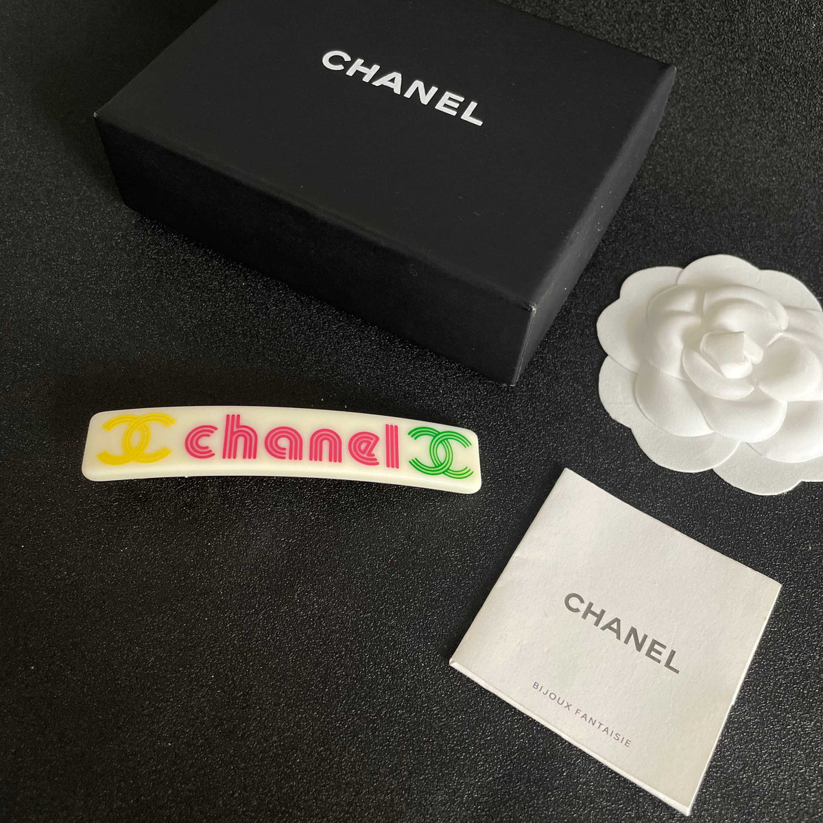 Double-C Emblem Hair Clip – Design 019 close-up detail