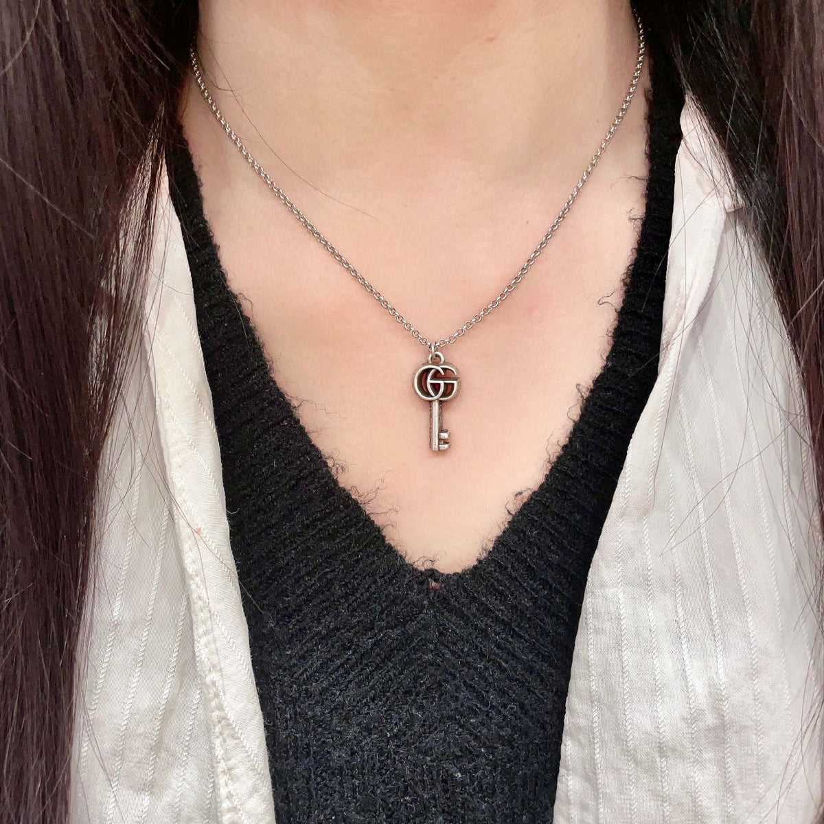 Double-G Emblem Pendant Necklace in Polished Metal-Tone – Design 113 detail view
