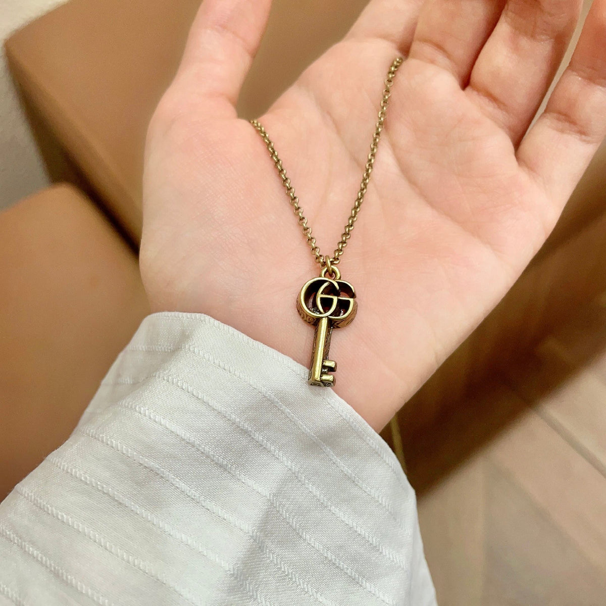 Double-G Emblem Pendant Necklace in Polished Metal-Tone – Design 112 side detail