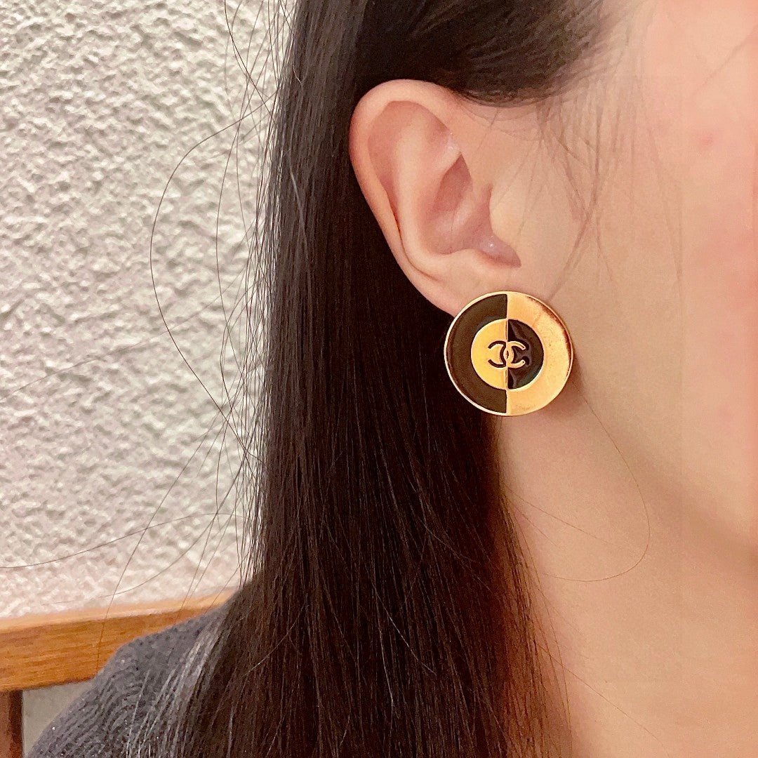 Double-C Emblem Stud Earrings in Polished Metal-Tone – Design 369 detail view