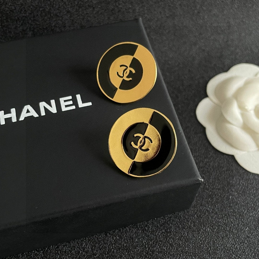 Double-C Emblem Stud Earrings in Polished Metal-Tone – Design 369 detail view
