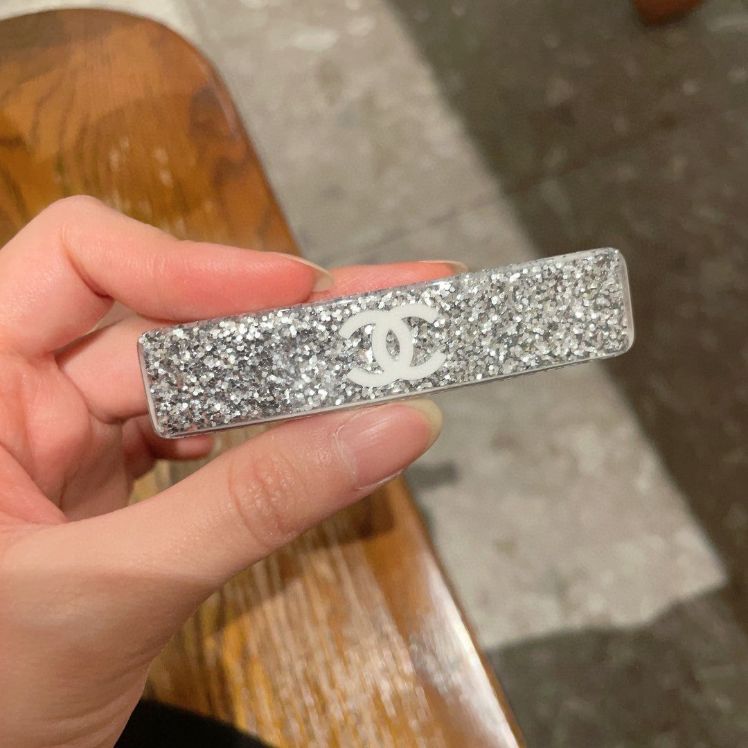 Double-C Emblem Hair Clip – Design 012 side detail