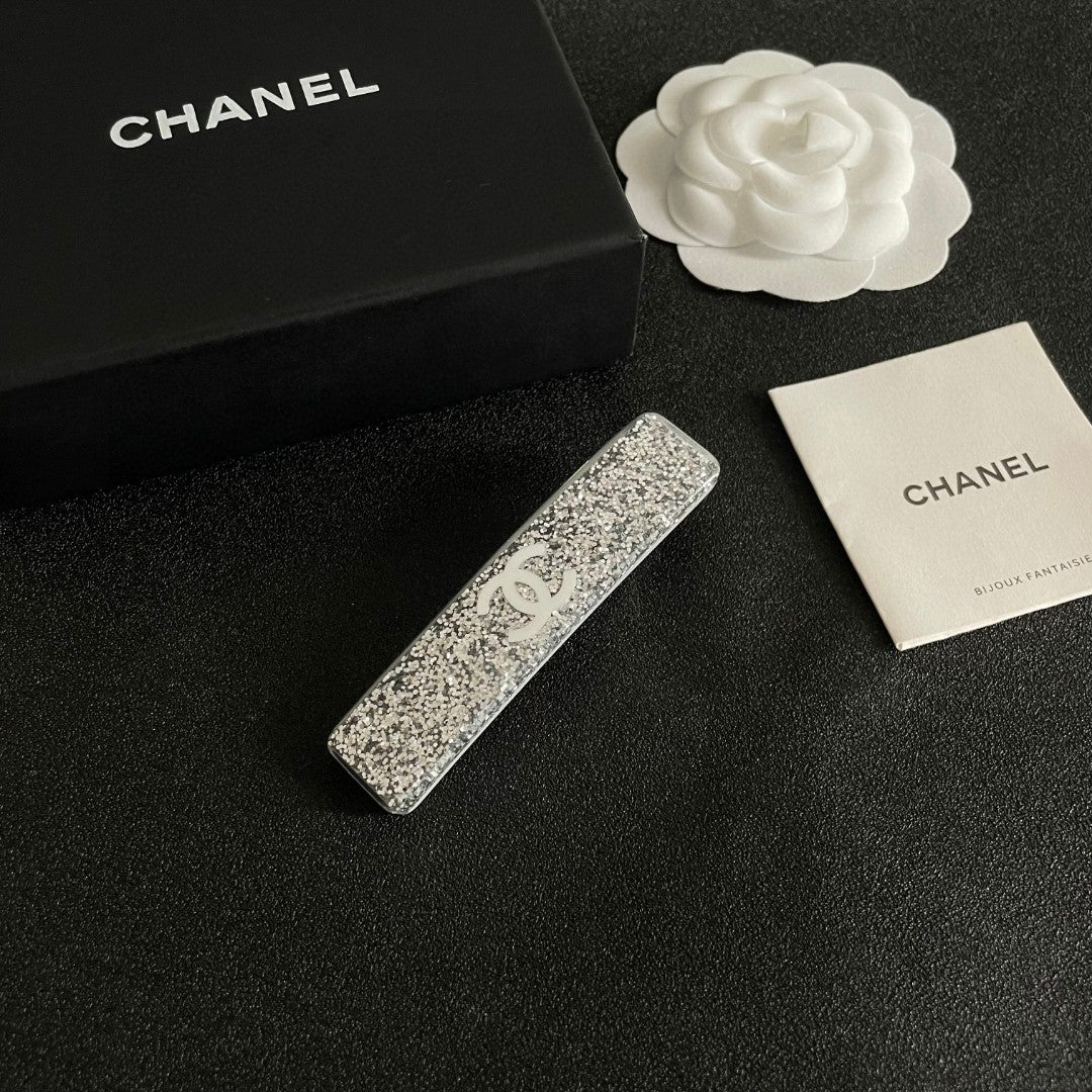 Double-C Emblem Hair Clip – Design 012 styled product view