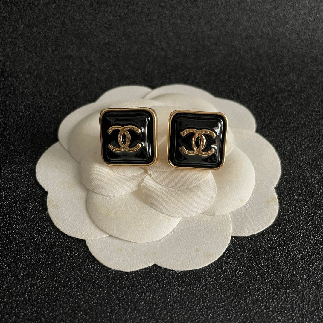 Double-C Emblem Stud Earrings in Polished Metal-Tone – Design 250 front product view