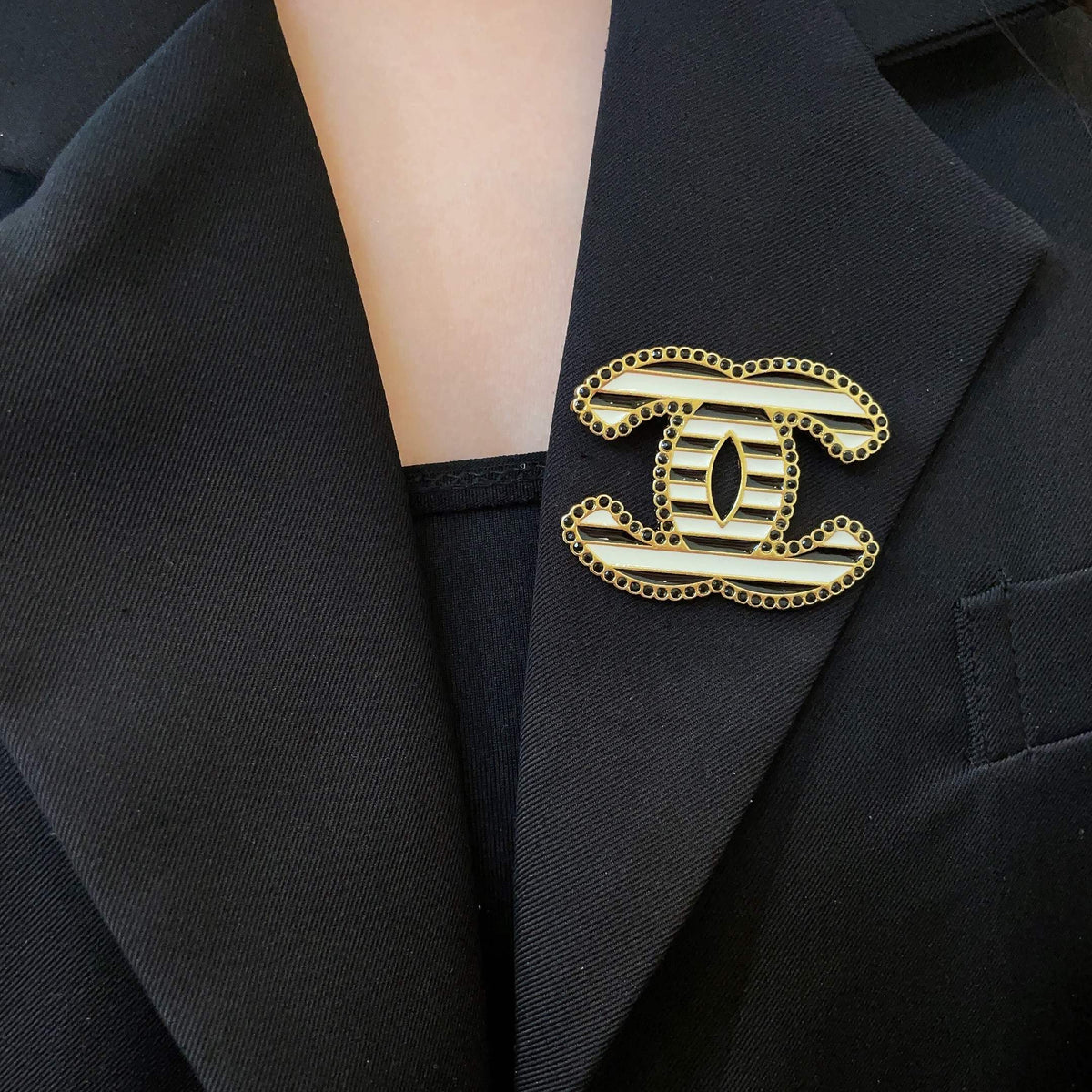 Double-C Emblem Brooch in Polished Metal-Tone – Design 066 front product view