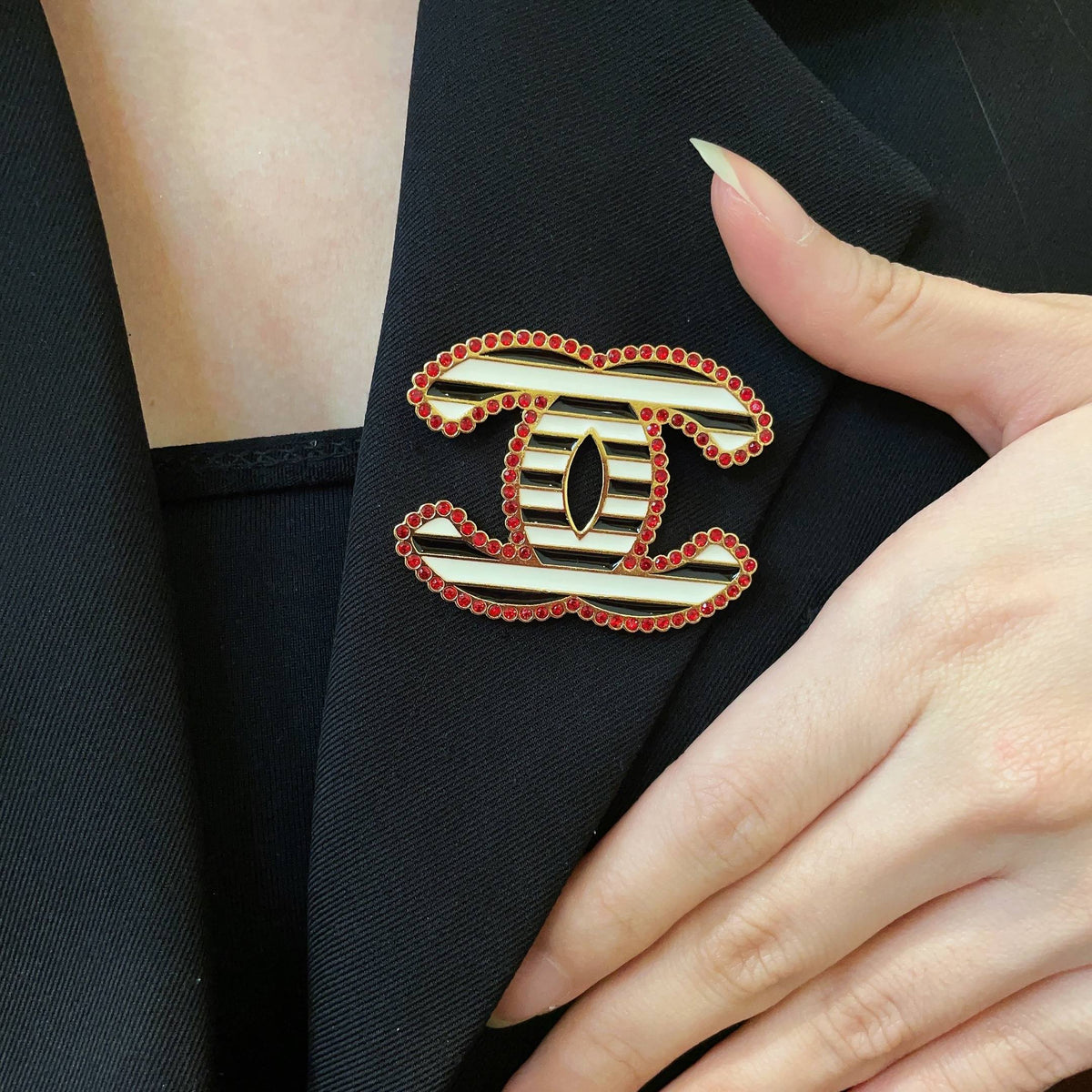 Double-C Emblem Brooch in Polished Metal-Tone – Design 065 front product view