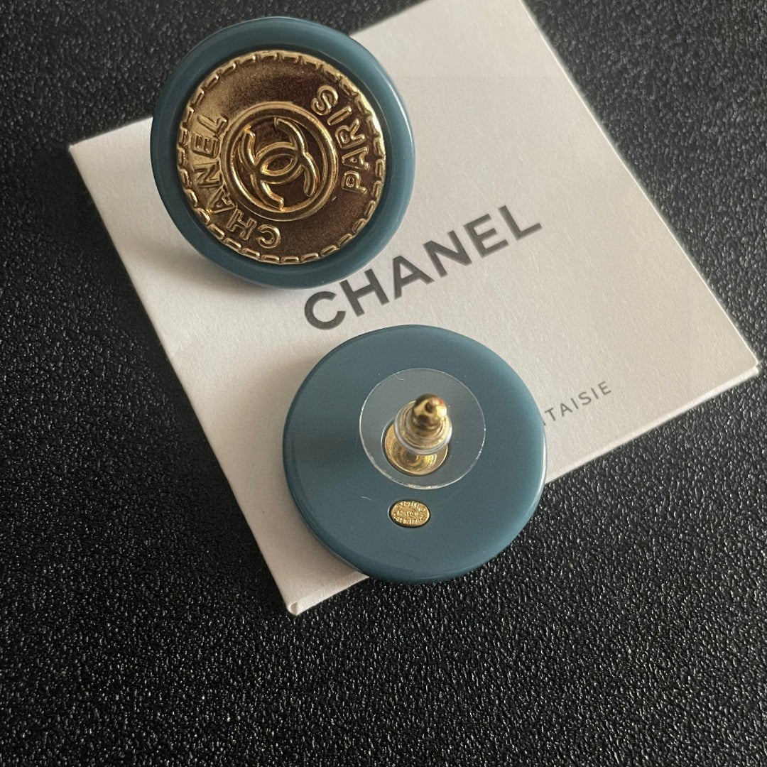 Double-C Emblem Stud Earrings in Polished Metal-Tone – Design 237 main product view