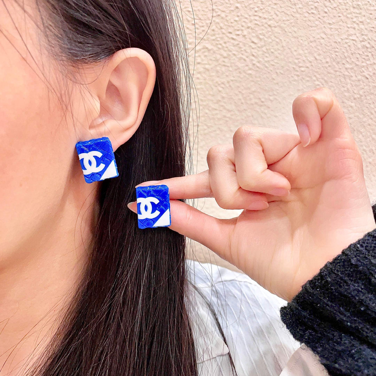 Double-C Emblem Stud Earrings in Polished Metal-Tone – Design 261 main product view