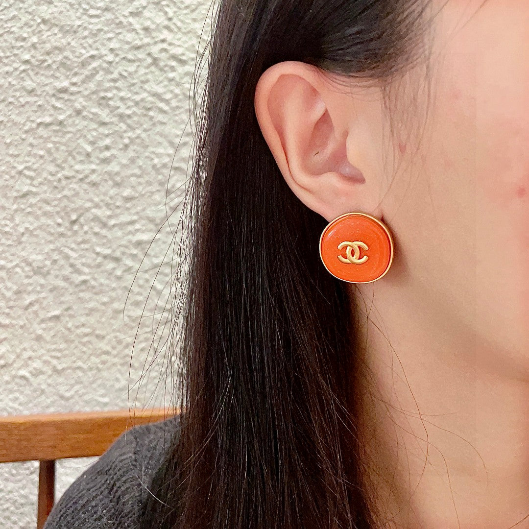 Double-C Emblem Stud Earrings in Polished Metal-Tone – Design 259 detail view