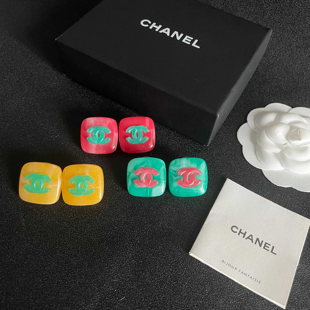 Double-C Emblem Stud Earrings in Polished Metal-Tone – Design 327 close-up detail