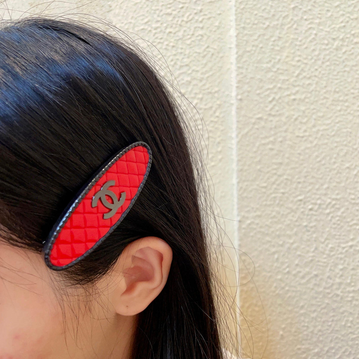 Double-C Emblem Hair Clip – Design 008 main product view
