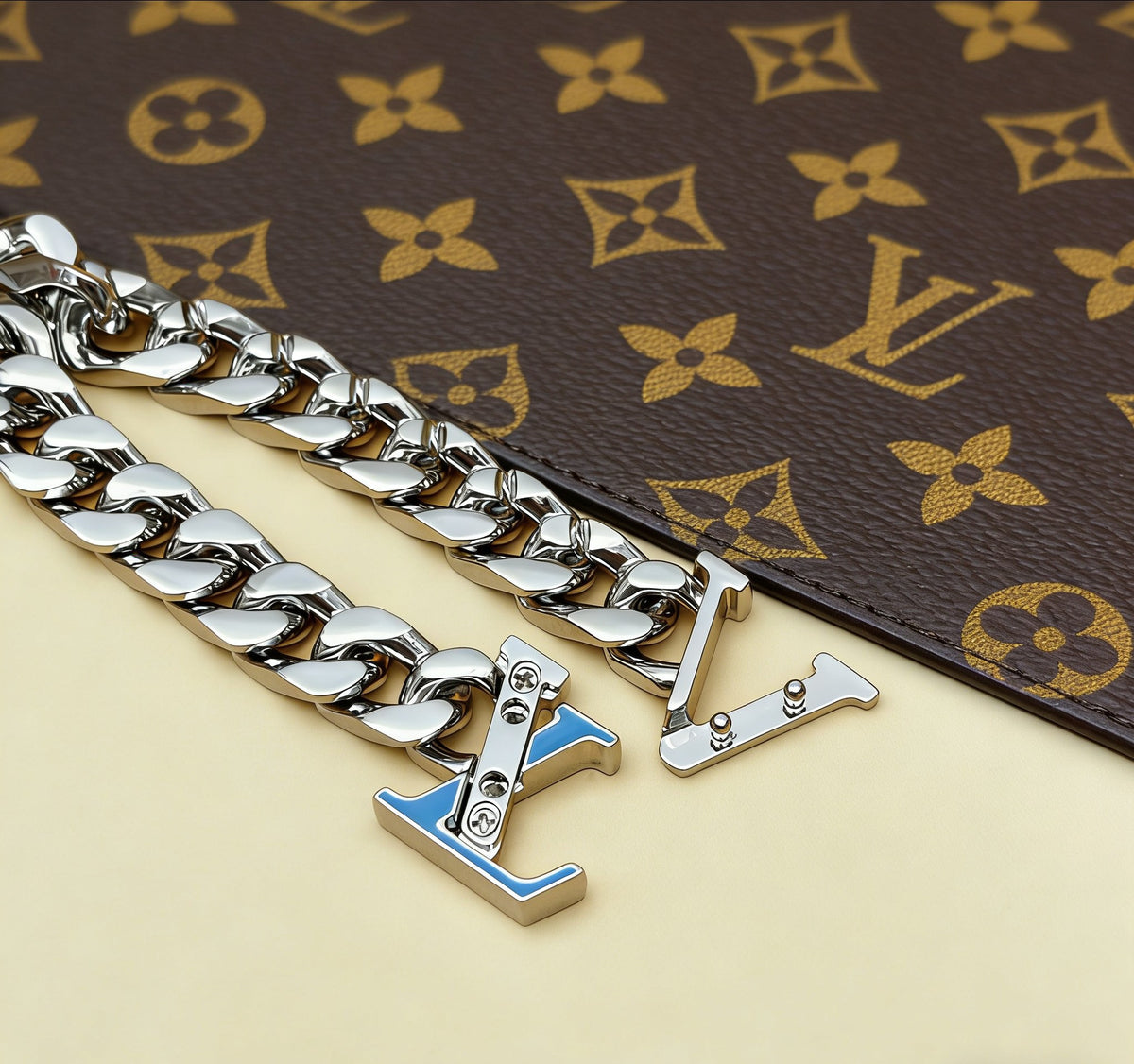 Letter Bracelet in Polished Metal-Tone – Blue Detail close-up detail