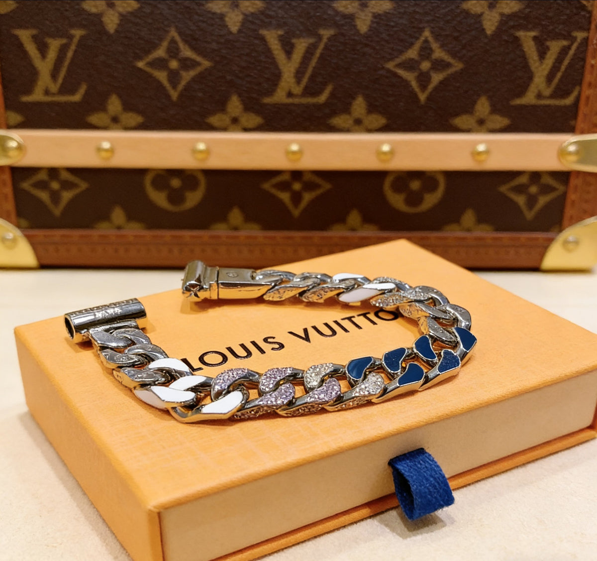 Signature Emblem Bracelet in Polished Metal-Tone – Design 022 detail view