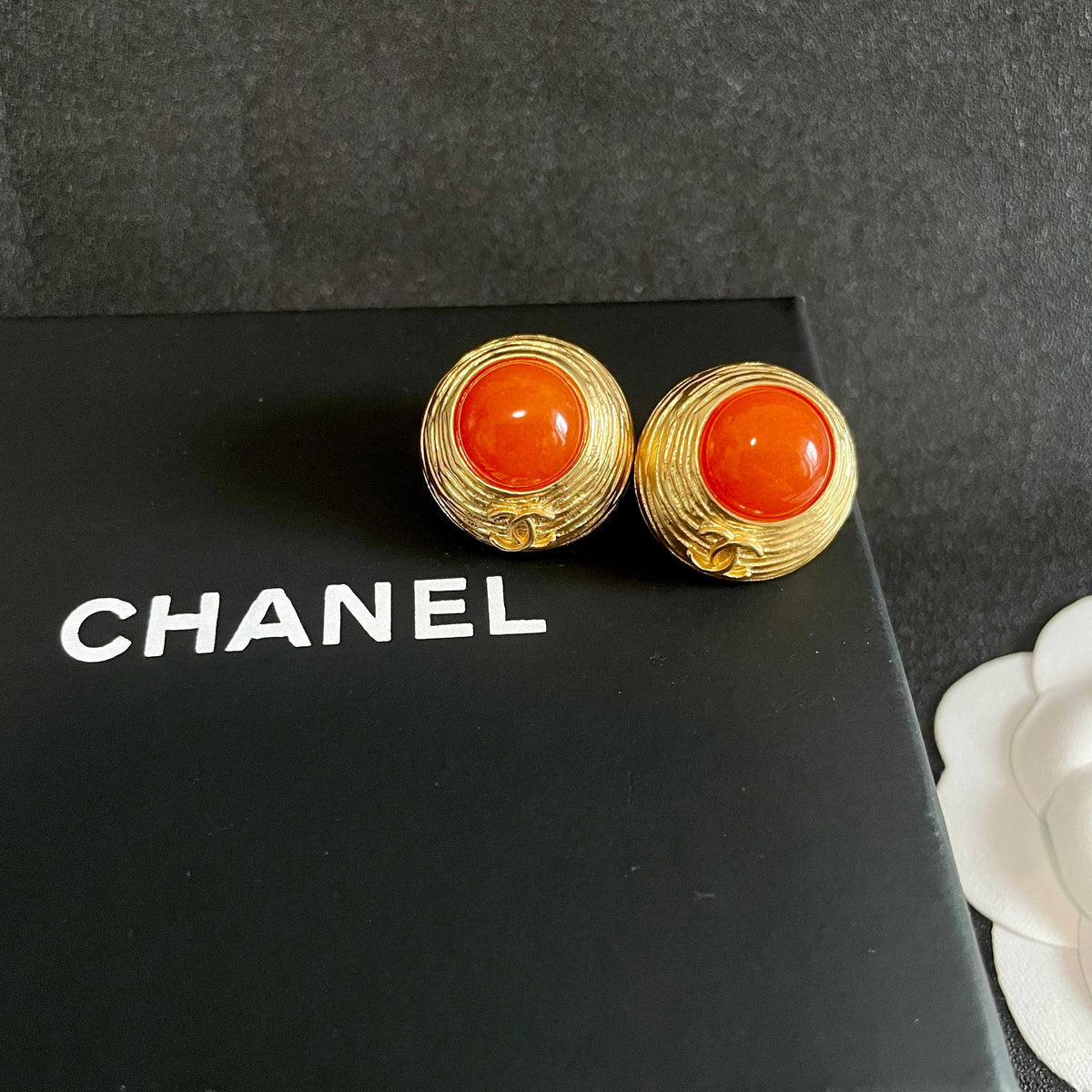Double-C Emblem Stud Earrings in Polished Metal-Tone – Design 343 detail view